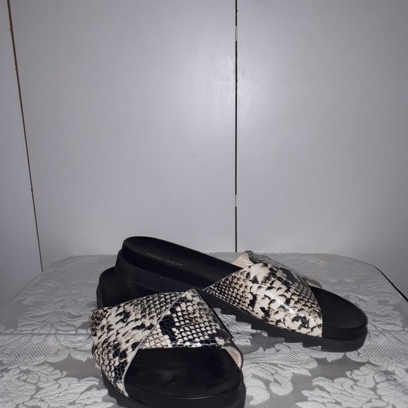 Faux Lizard Pool Slide - Picture 2 of 4